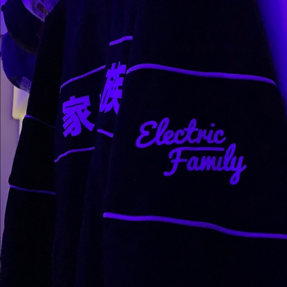 KAZOKU Electric Family pullover - Picture 2 of 4